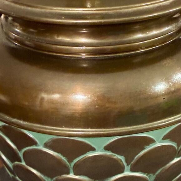 Signed Falkenstein Scallop Lamp – Brass & Green Patina Urn, Mid-Century, 19” - Picture 3 of 5